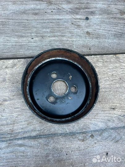 Шкив помпы Ford Focus 1 седан 1.8 2004