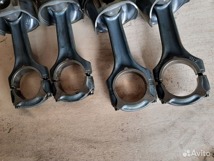 Поршень с шатуном Mercedes 611 мотор