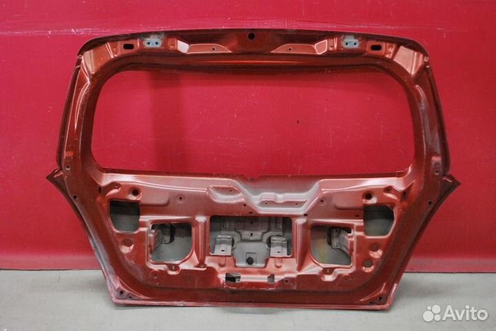 Дверь багажника Suzuki Swift