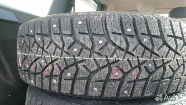 Bridgestone Blizzak Spike-02 215/55 R17 98T