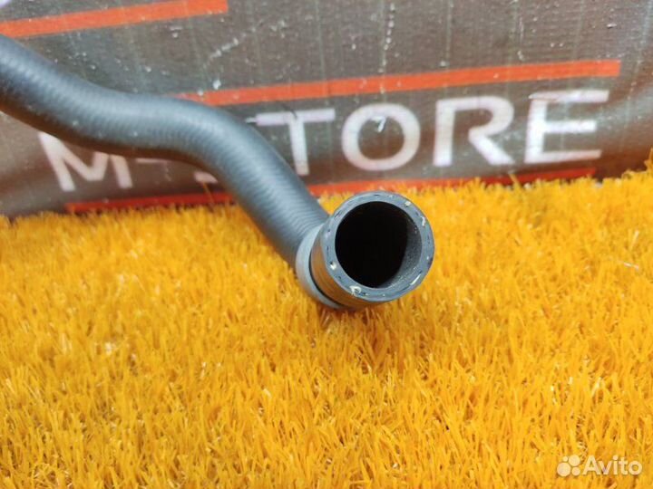 Патрубок системы охлаждения Mercedes-Benz E-Class