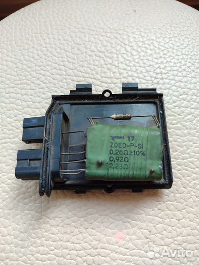 Блок управ-я вентилятором печки на Фольк.пассат 3