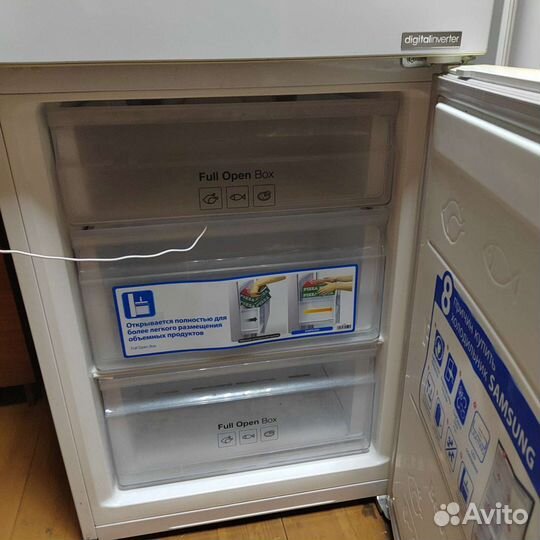 Холодильник Samsung