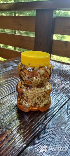 Мед алтайский с орешками