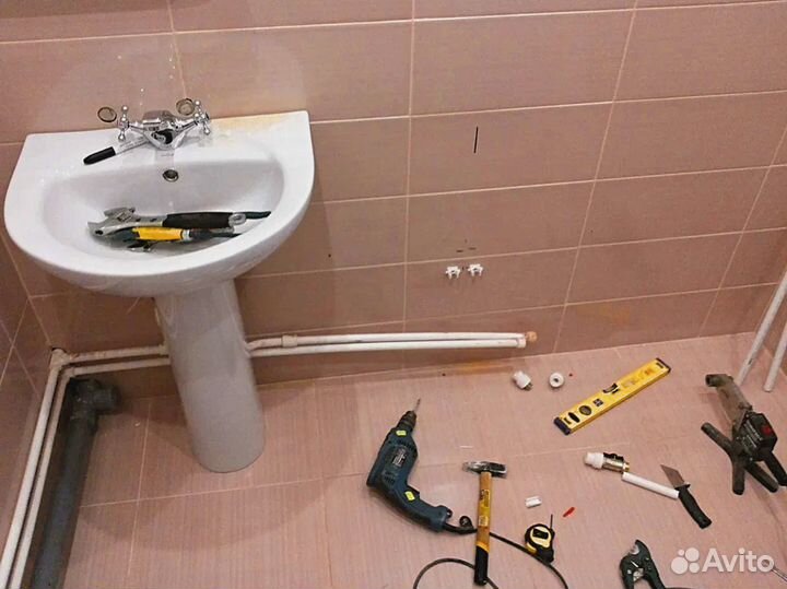 Сантехник. Услуги сантехника. Слесарь сантехник