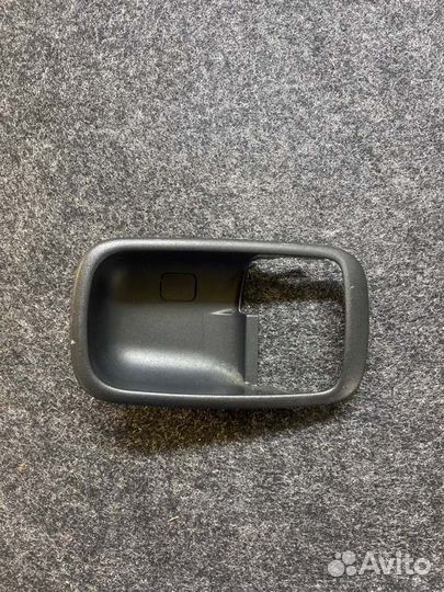 Накладка в салоне правая Mitsubishi Lancer 9 4G18