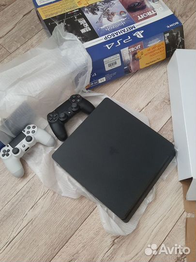 Игровая приставка ps4