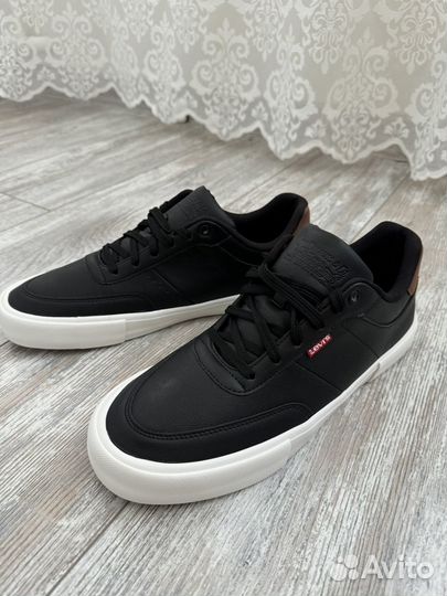 Кроссовки levis мужские