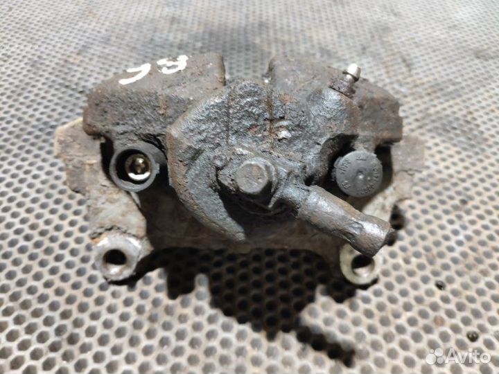 Суппорт передний передний правый Volkswagen Passat