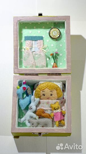 Шкатулка с игрушками ручной работы
