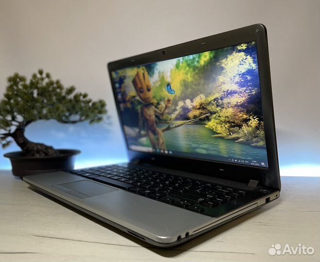Компактный ноутбук samsung SSD 8 Гб 2 видеокарты