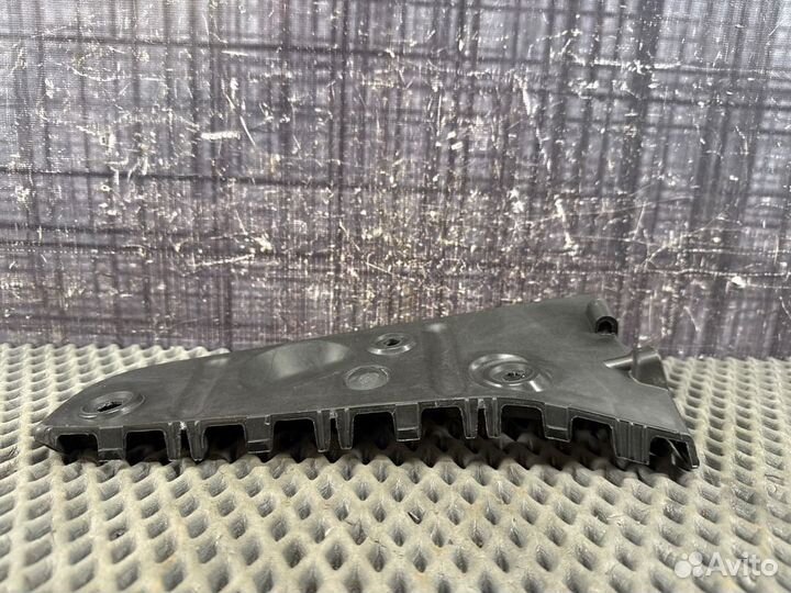 Крепление бампера заднее правое Audi A4 B6 AMB