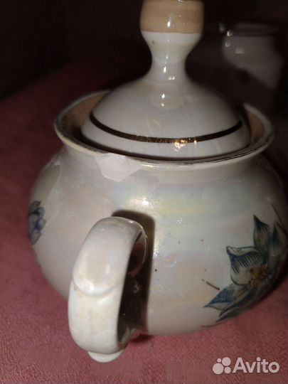 Сахарница и маленькая кофейная чашечка