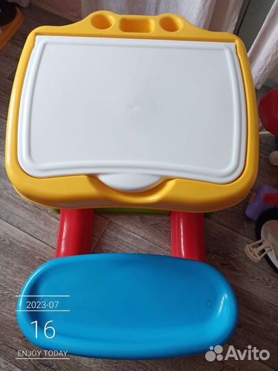 Столик со скамейкой