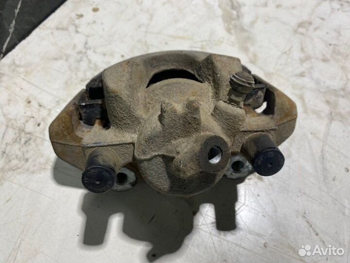 Суппорт тормозной передний правый Renault Sandero