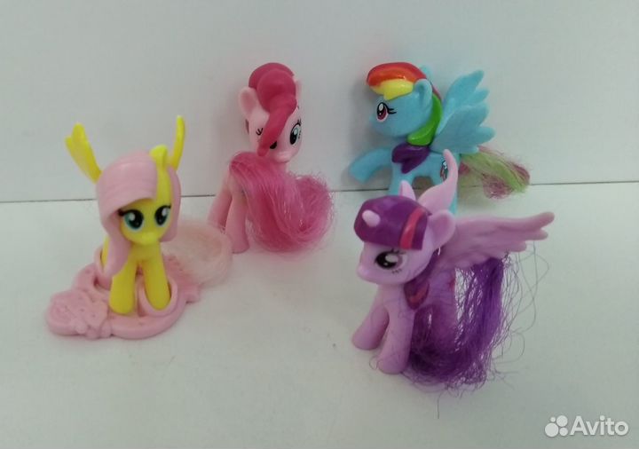 Принцессы и поняшки из киндеров