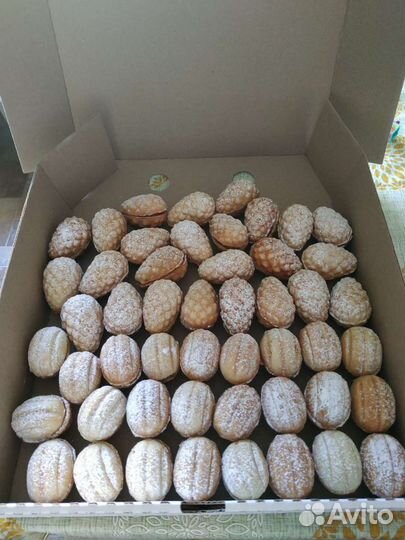 Орешки со сгущёнкой, трубочки вафельные, блинчики