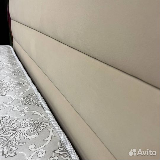 Кровать двухспальная с подъемным механизмом