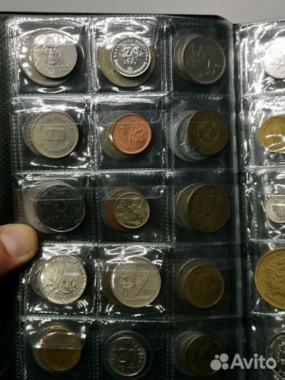 Иностранные монеты в альбоме
