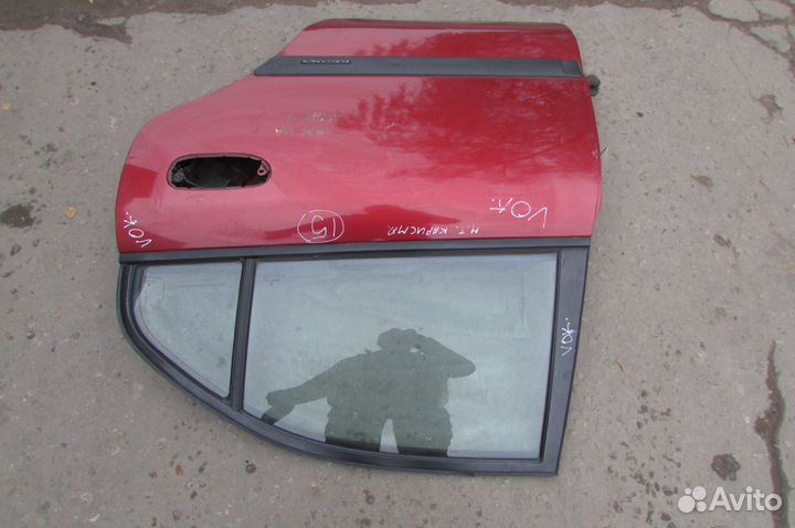 Дверь Mitsubishi Carisma в сборе