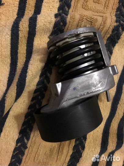 Натяжитель ремня (ролик)