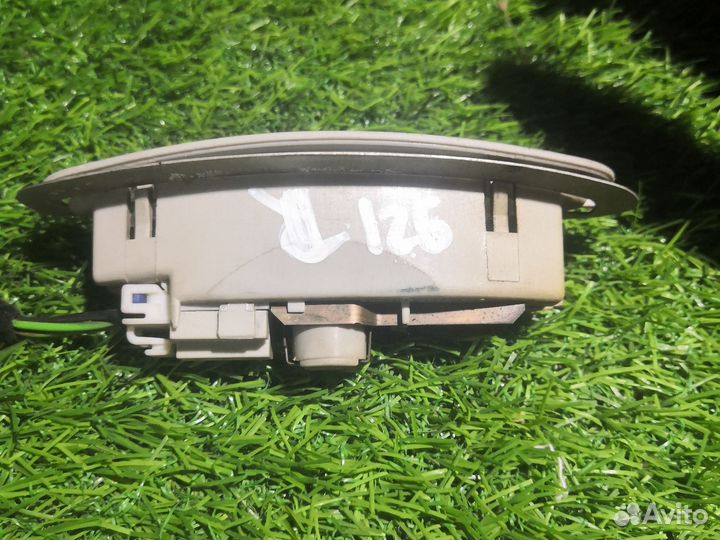 Плафон освещения салона задний левый Volvo s40 1