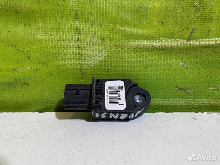 Датчик удара боковой Toyota Avensis 2 Corolla E12