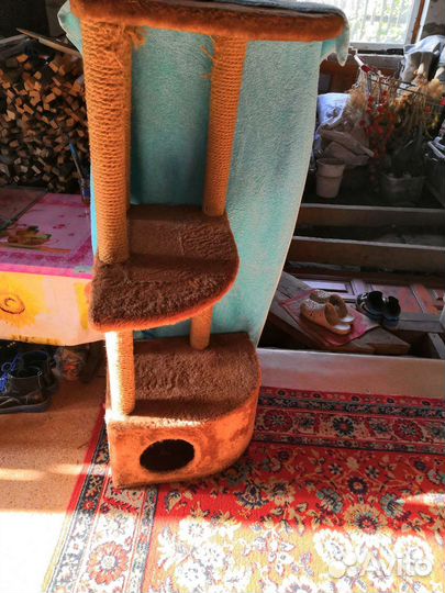 Домик для кошки с когтеточкой бу