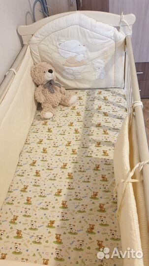 Кровать детская с маятником