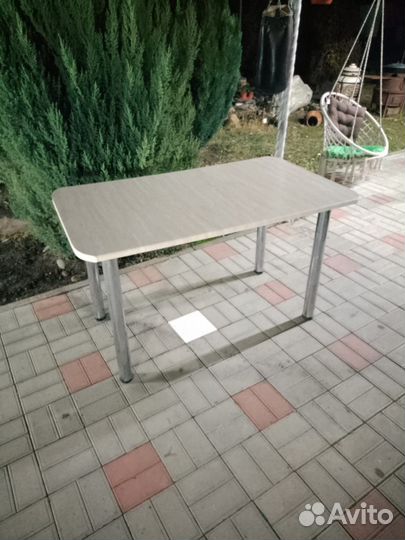 Кухонный стол