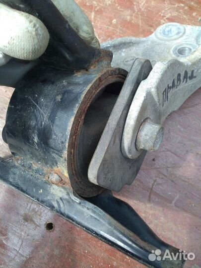 Подушка двигателя mitsubishi lancer 10