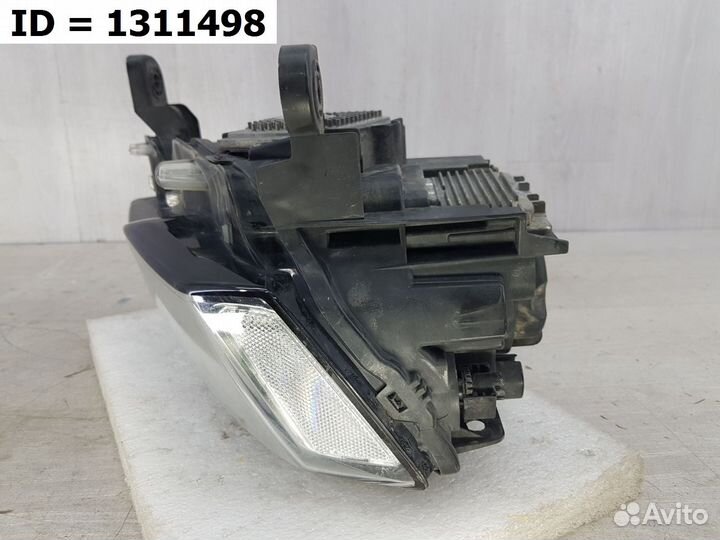 Фара правая Jeep Grand Cherokee