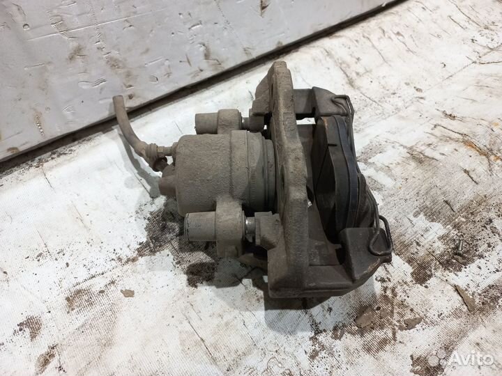 Передний правый суппорт Ford Focus 2