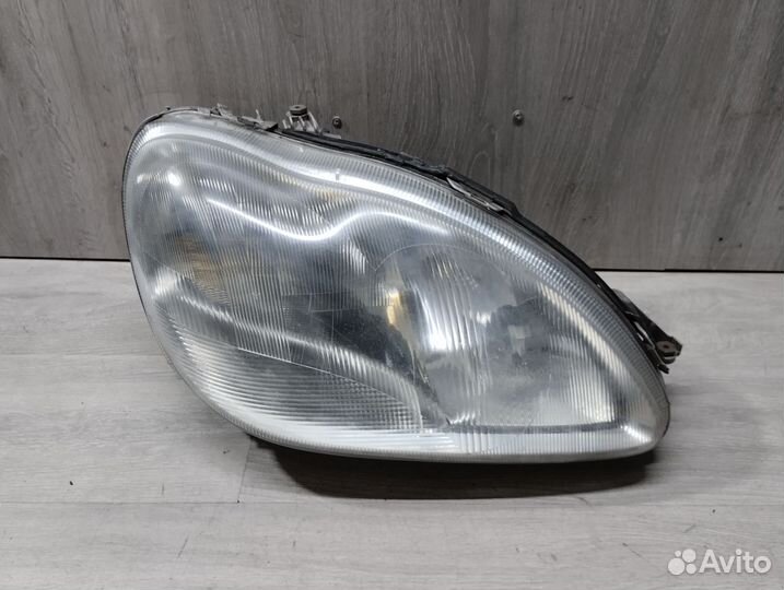 Фара правая Mercedes-Benz 220 ксенон, оригинал