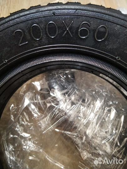 Литая бескамерная покрышка 200х60