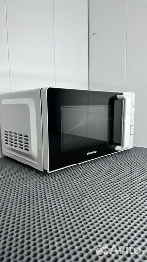 Микроволновая печь новая белая 20 литров 700w