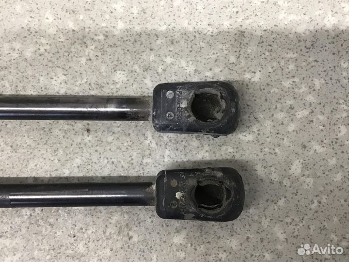 Амортизатор двери багажника Chevrolet Aveo (T200)