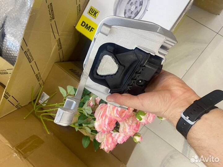 Подушка двигателя vag 5WA199262H, 5QD199262