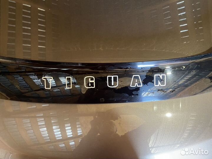 Дефлектор капота на тигуан