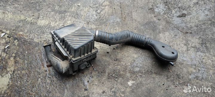 Корпус воздушного фильтра Volkswagen Passat B4