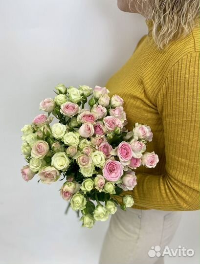 Букет из 15 кустовых роз (цвета на выбор)