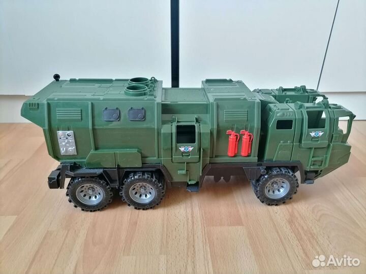 Огромные машины (военная 58см, гоночная 40см)