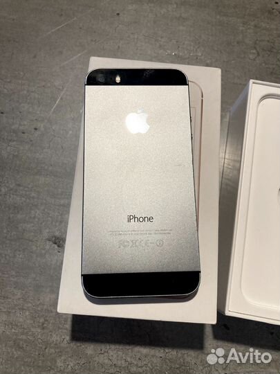 iPhone SE, 32 ГБ