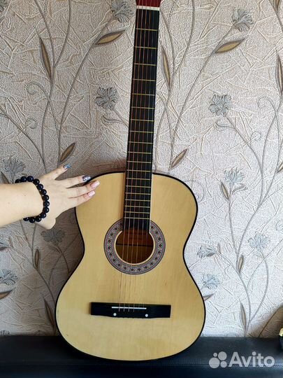Акустическая гитара