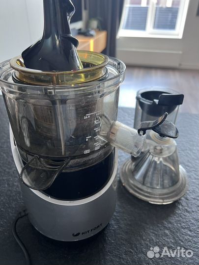 Соковыжималка шнековая Kitfort кт-1105