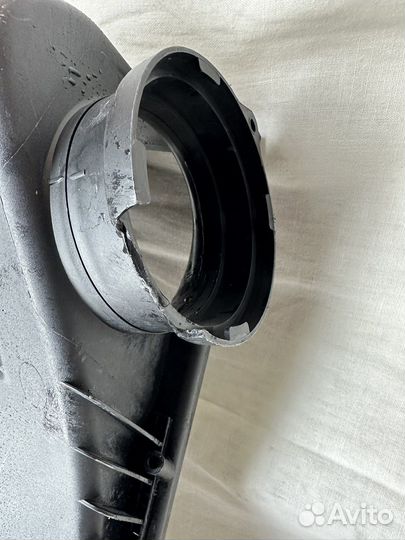 Корпус воздушного фильтра Volkswagen Touareg NF