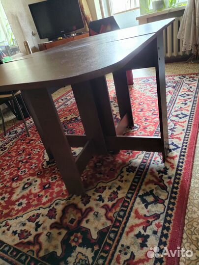 Стол обеденный