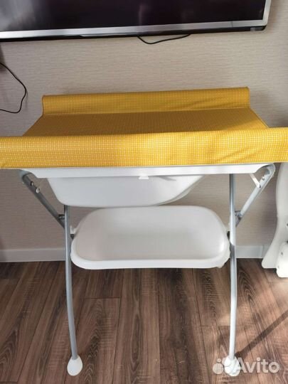 Пеленальный столик с ванночкой Chicco bubble land