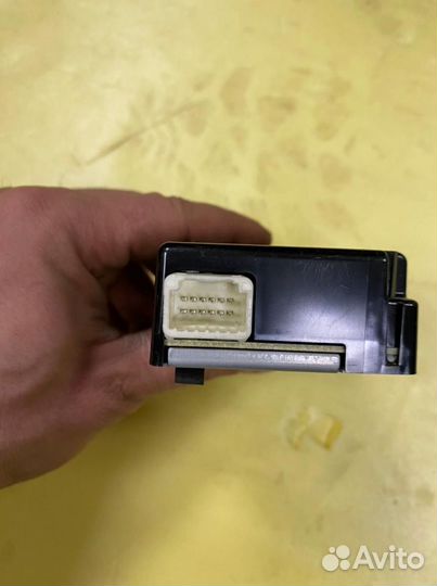 Блок бесключевого доступа Toyota Camry 70