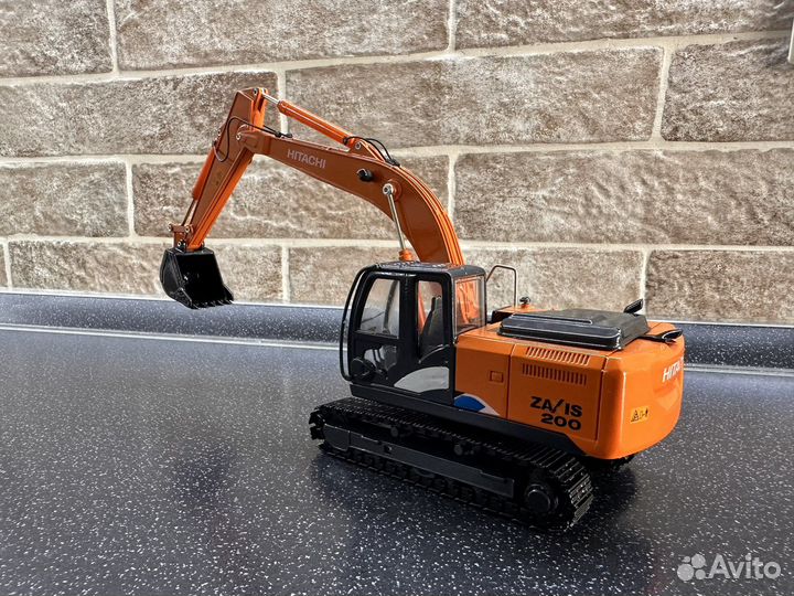 Масштабная модель экскаватора Hitachi ZX200-5A